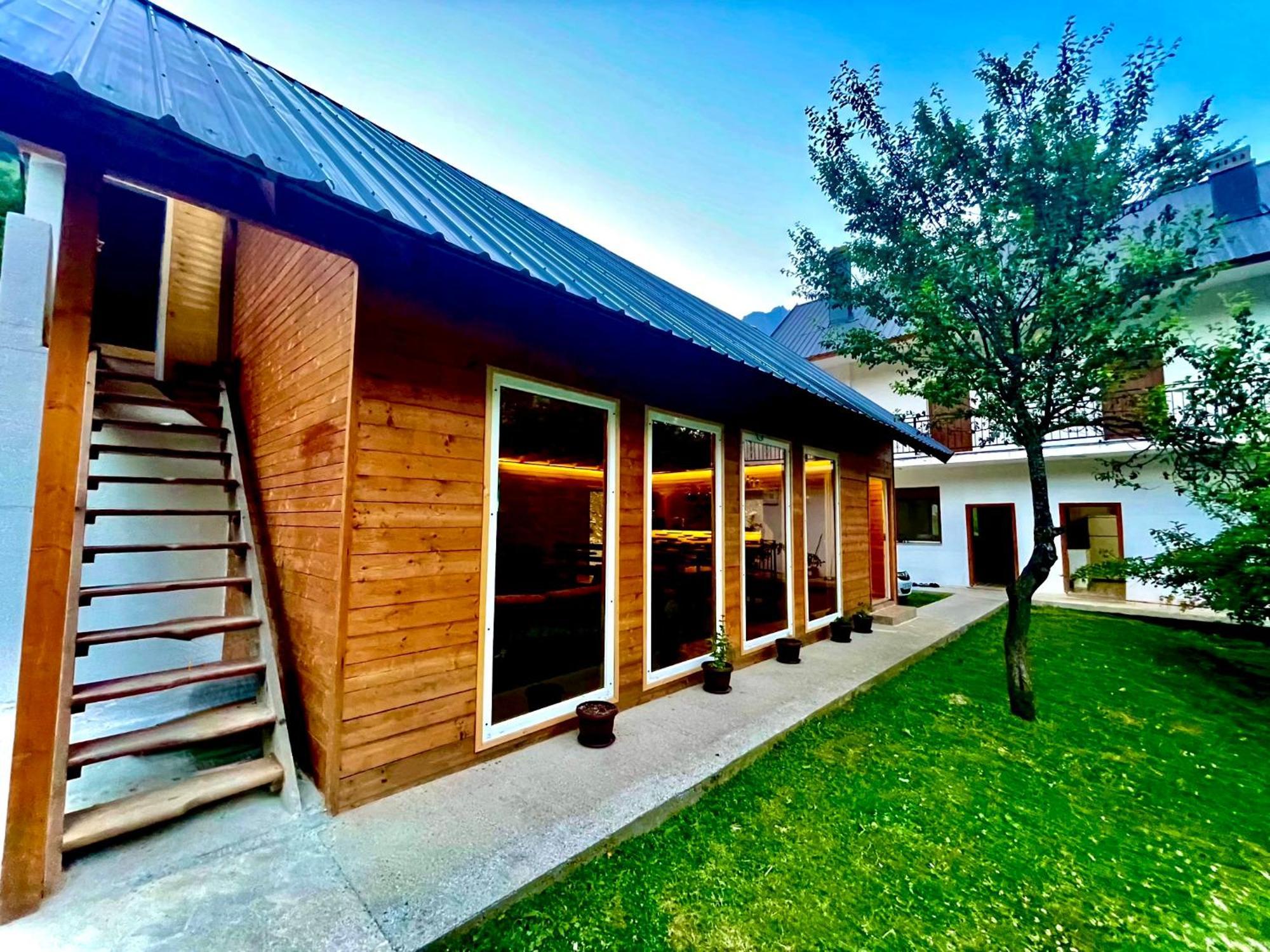 Lazer Cardaku Guesthouse วัลโบเนอ ภายนอก รูปภาพ