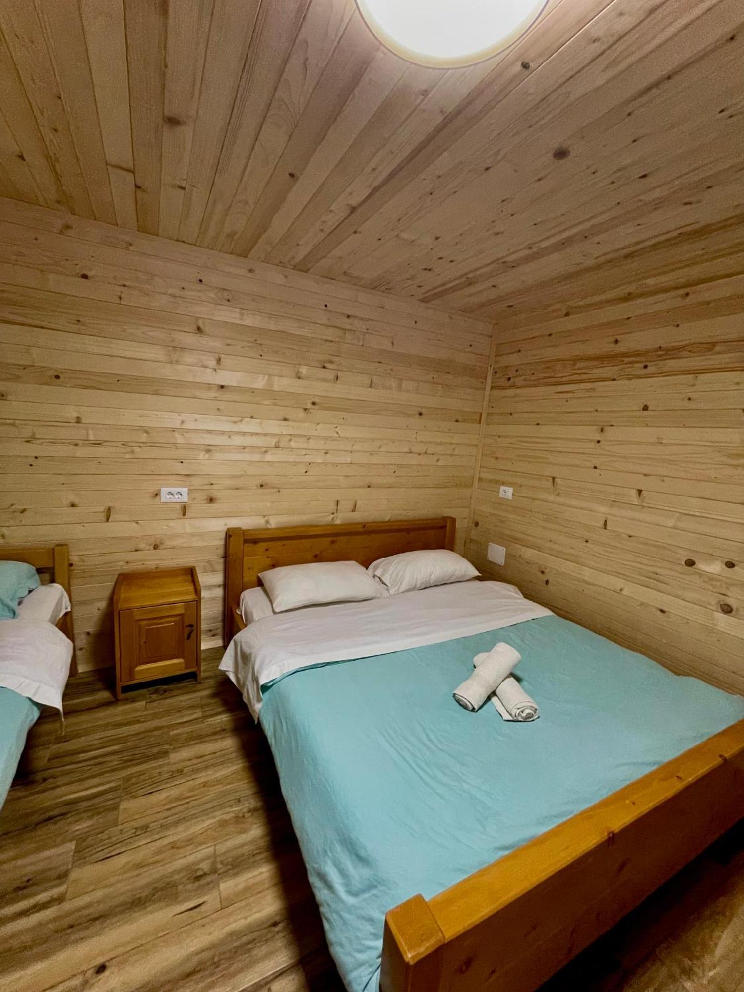 Lazer Cardaku Guesthouse วัลโบเนอ ภายนอก รูปภาพ