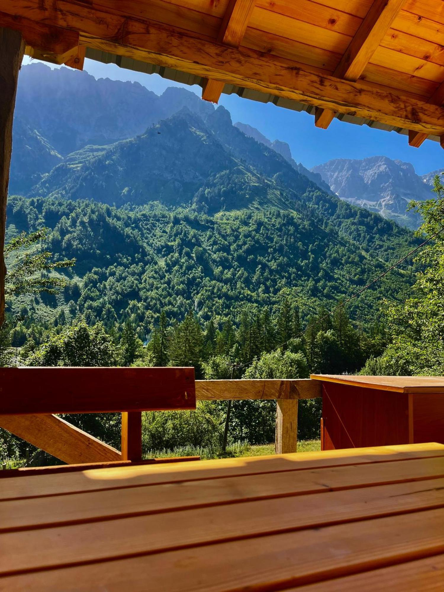 Lazer Cardaku Guesthouse วัลโบเนอ ภายนอก รูปภาพ
