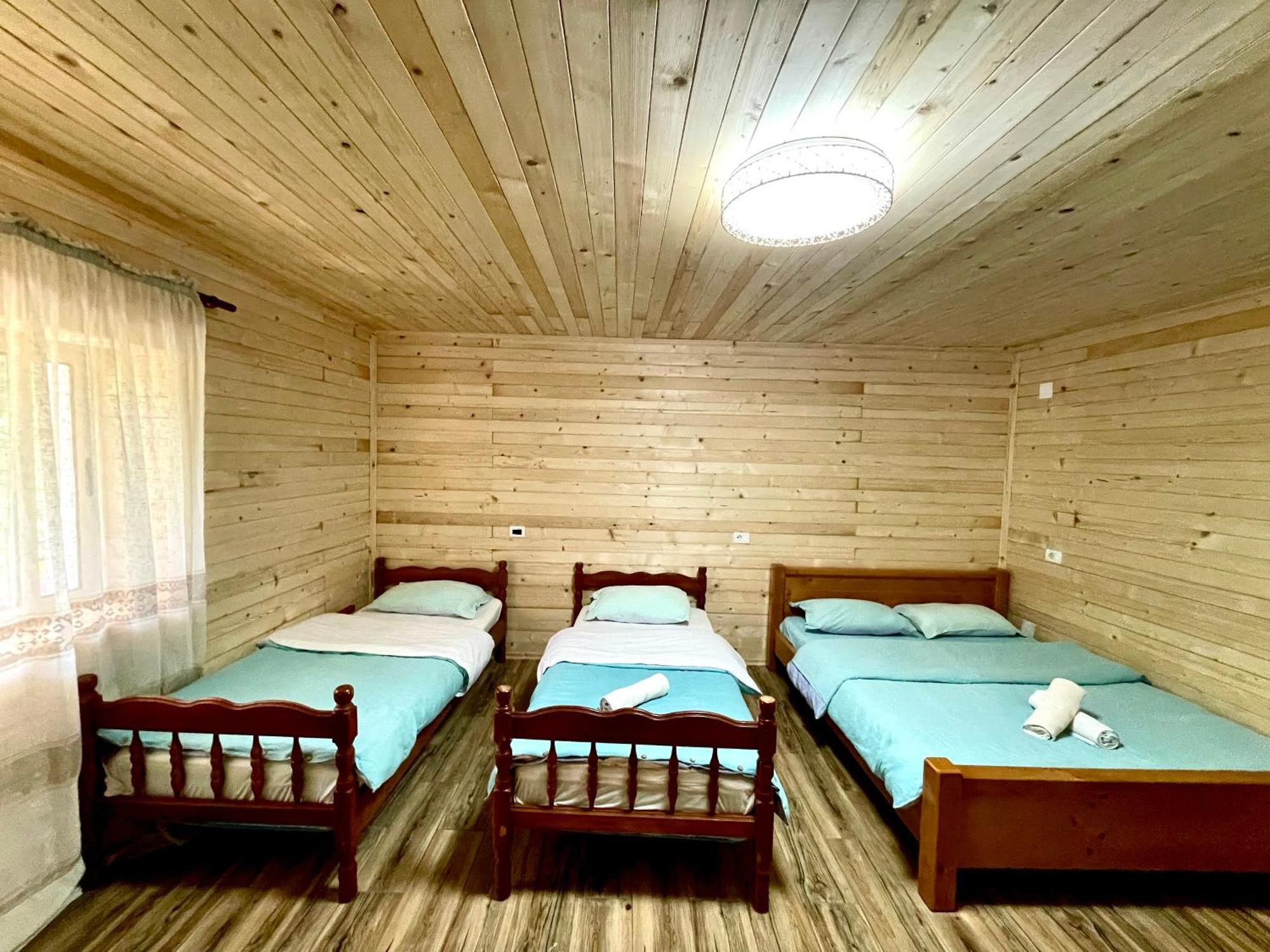 Lazer Cardaku Guesthouse วัลโบเนอ ภายนอก รูปภาพ