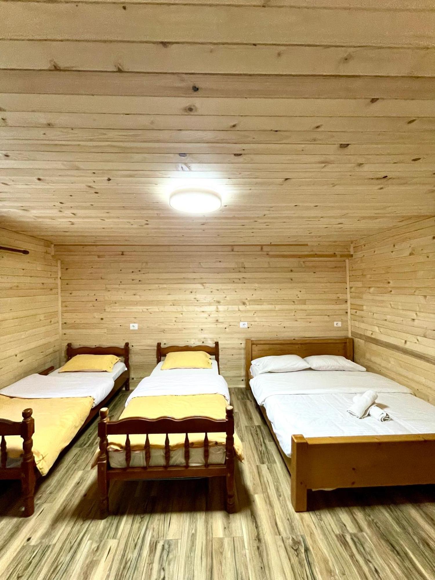 Lazer Cardaku Guesthouse วัลโบเนอ ภายนอก รูปภาพ