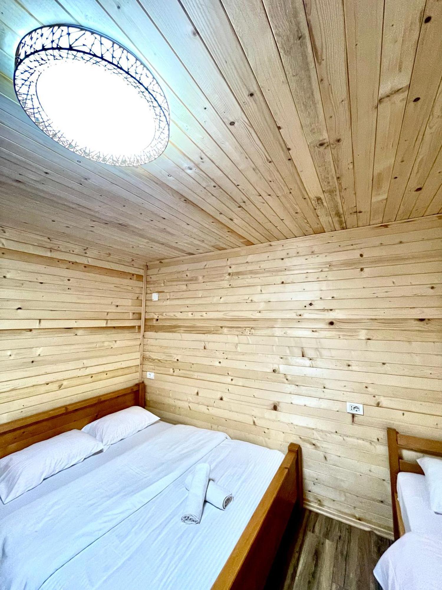 Lazer Cardaku Guesthouse วัลโบเนอ ภายนอก รูปภาพ