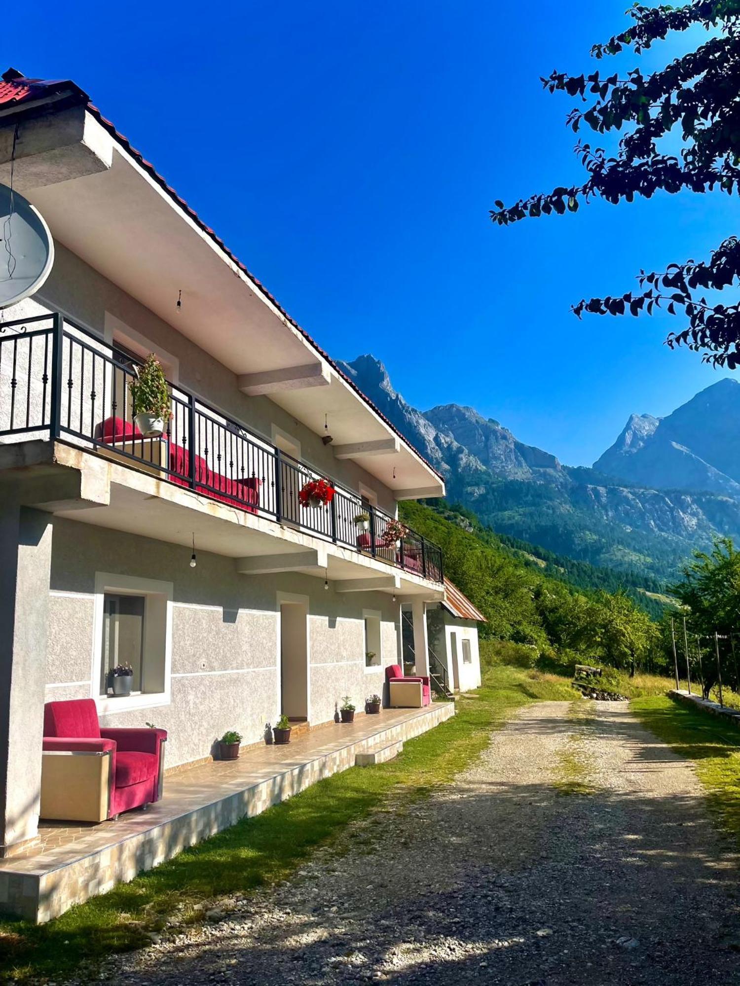 Lazer Cardaku Guesthouse วัลโบเนอ ภายนอก รูปภาพ