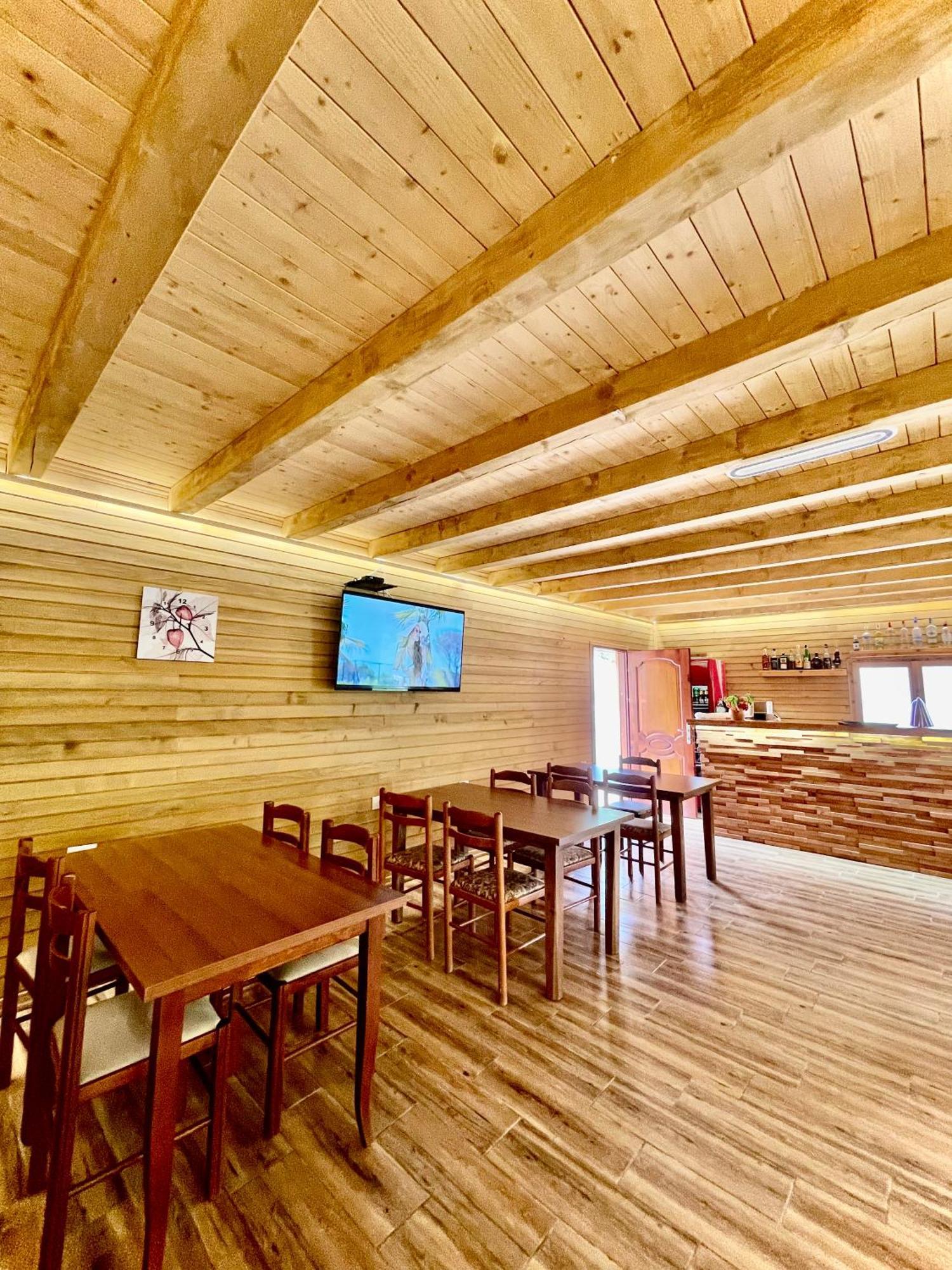 Lazer Cardaku Guesthouse วัลโบเนอ ภายนอก รูปภาพ