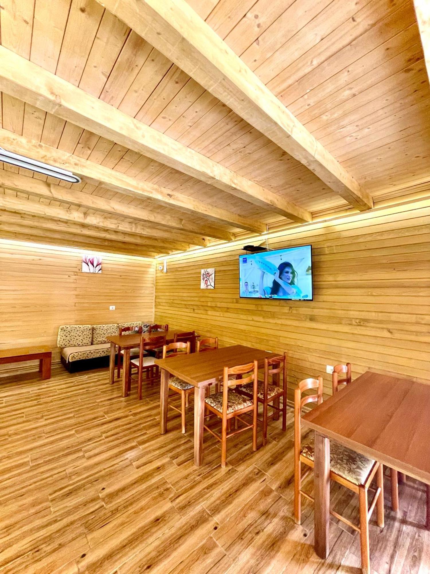 Lazer Cardaku Guesthouse วัลโบเนอ ภายนอก รูปภาพ