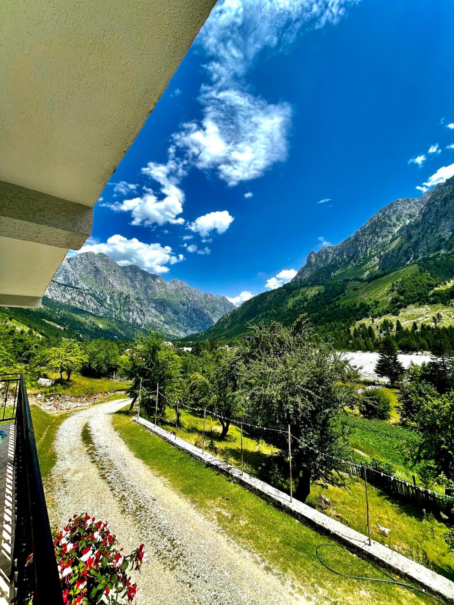 Lazer Cardaku Guesthouse วัลโบเนอ ภายนอก รูปภาพ