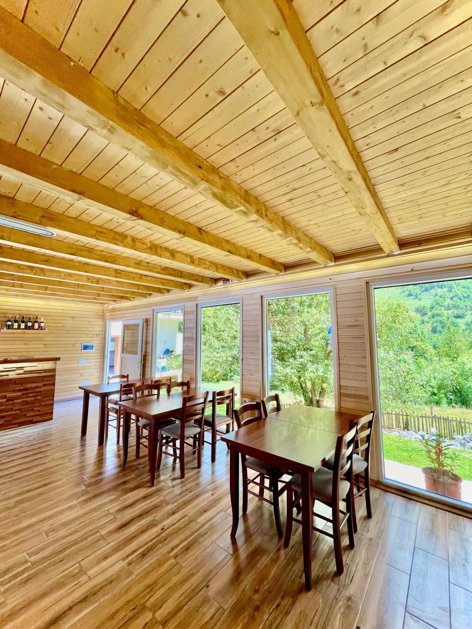 Lazer Cardaku Guesthouse วัลโบเนอ ภายนอก รูปภาพ